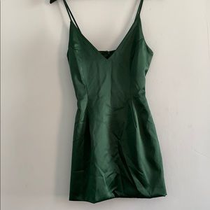 V-neck emerald green sleeveless mini dress